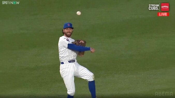 「流石MLBってプレー」今永昇太、同僚名手の“大遠投”に首を振り驚く 9勝目後押しの美技へ“お辞儀”で敬意も 3枚目