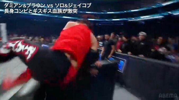 ジェイコブ・ファトゥが問答無用のタックル