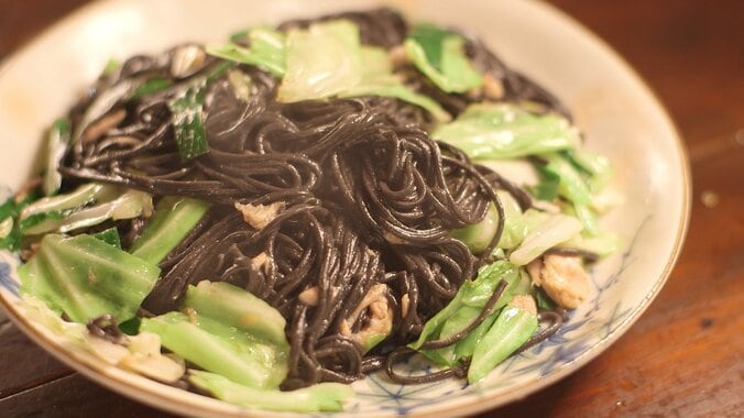 都会にいながら沖縄気分！ 高橋茉莉、山咲トオルと沖縄料理で乾杯 6枚目