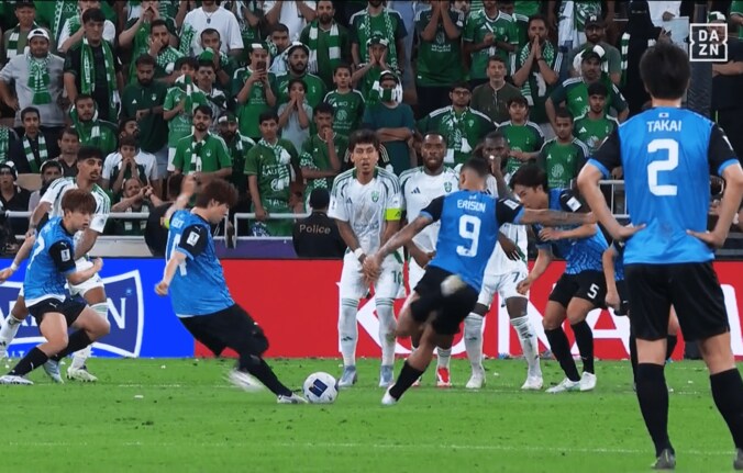 【写真・画像】「なんでサウジいるんすか…」フィルミーノが“縦回転チップクロス”で川崎F翻弄→ファン脱帽「意味不明な体勢から理不尽な精度」「個の力で圧倒」「さすがすぎる」【ACLE決勝】　1枚目