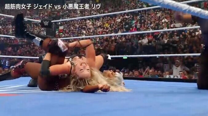 【映像】“大胆衣装対決”で小悪魔レスラーが大金星