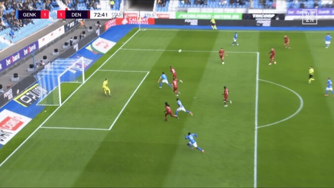 スタジアム騒然！ 伊東純也、高精度クロスが「いいところ通すなー」「狙いすましてる」ファーストプレーでアシスト未遂の瞬間 4枚目