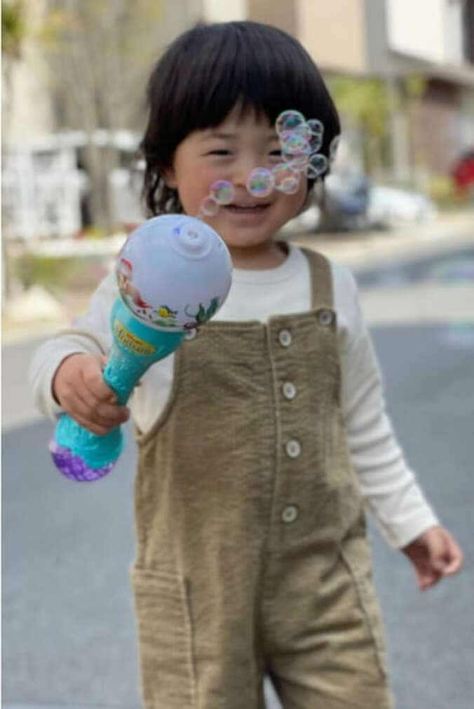 蛯原英里、2歳半を迎えた息子を祝福「日々愛おしさが増してくる」 1枚目