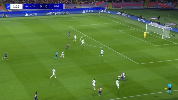 衝撃の５人抜き…バルサ神童の“異常なドリブル”に世界騒然！「意味わからん…」「もはやショー」18歳ヤマルがパリSG守備陣を切り裂いた瞬間 4枚目