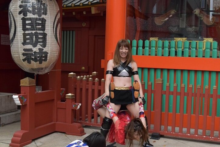 女子プロレスを「外」にぶちこめ！アイスリボン・藤本vs世羅が後楽園、神田明神、山手線で3本勝負