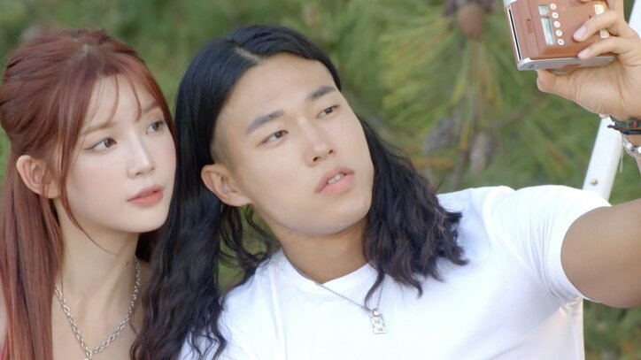 恋愛経験豊富な圧倒的美女にマッチョ男子がデレデレ…体を寄せ合って急接近『恋するアプリ Love Alarm』#6