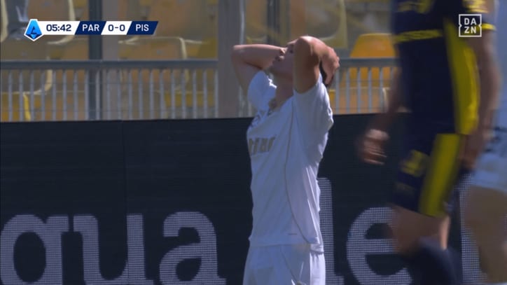 決定機を止められたヴラルは唖然