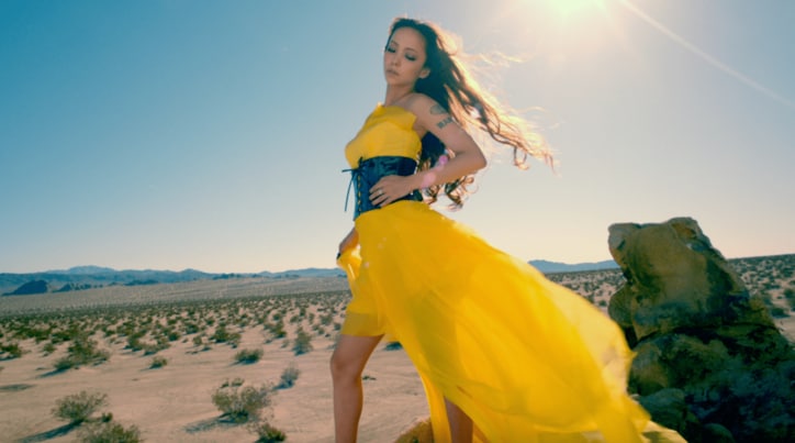 安室奈美恵ファッション総選挙ランキング発表、キャリア25年で最も愛された作品1位は？