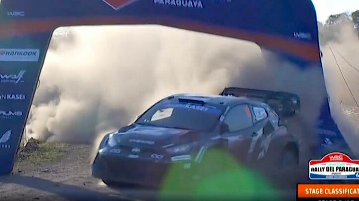 【写真・画像】世界ラリーで「空飛ぶタイヤ」 史上初の“赤土極悪路”が牙を向く驚きの光景に「農道パナい」ファン衝撃　1枚目