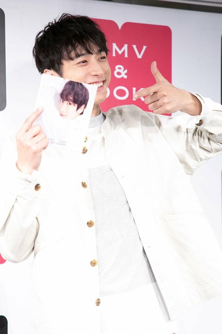 小関裕太が“ゆるえろ”に挑戦!2019年カレンダーで「決め顔なしの色気」を表現