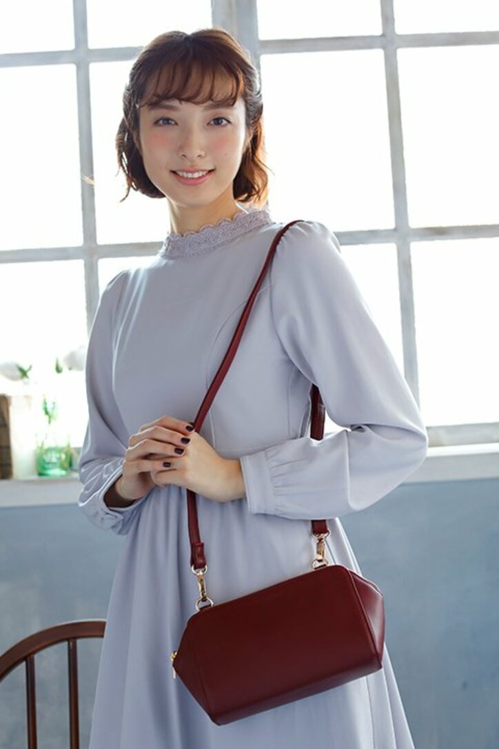 アニメ『血界戦線 & BEYOND』レオナルドとクラウスが手元に! 佐藤さきコラボのショルダーバッグとポーチが発売