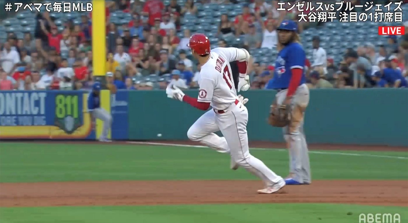 大谷翔平に実況驚き あれで三塁まで行けるんですね 自慢の 快足 を飛ばしてスリーベース 野球 Abema Times