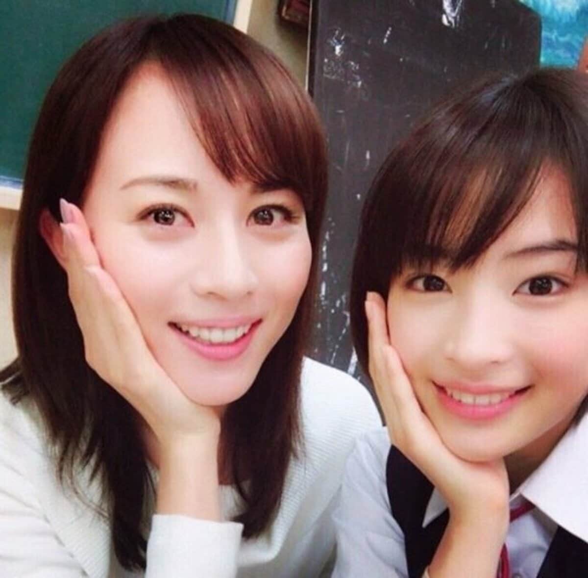 比嘉愛未 広瀬すずに いっそのこと姉にして かわいすぎる虫歯ポーズ披露 話題 Abema Times