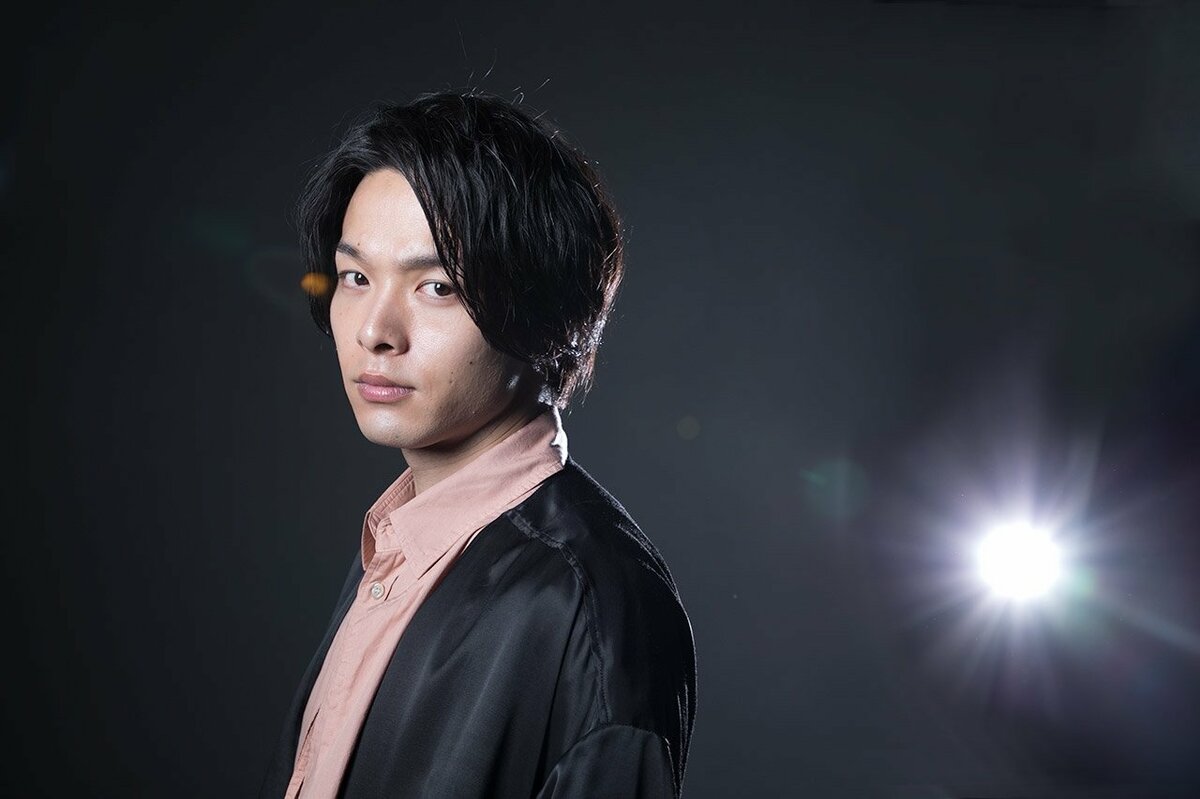 中村倫也　直筆サイン入り『孤狼の血』プレス 中村倫也 直筆サイン入り『孤狼の血』プレス タレントグッズ