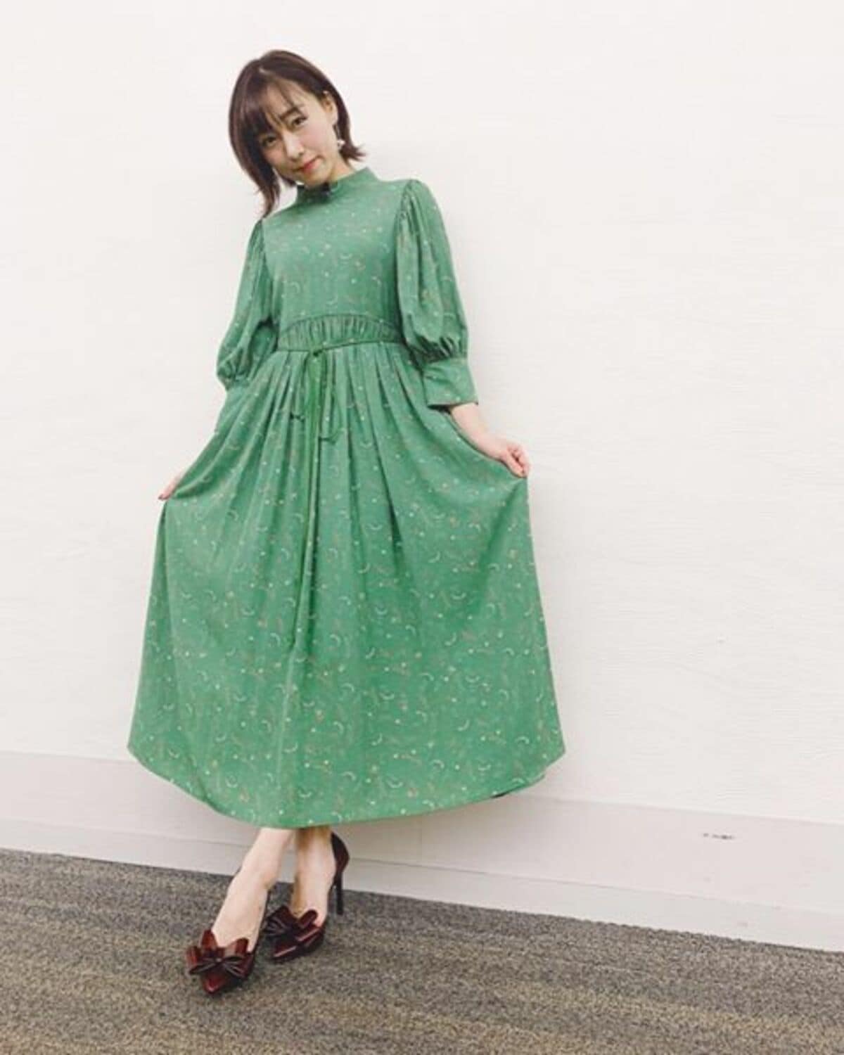 須田亜香里、「実は背中がセクシー」なワンピースを披露 「綺麗＆美人 