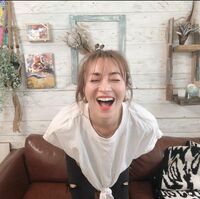 新山千春『リビングの壁を娘と2人で初DIYして完成しました！！』