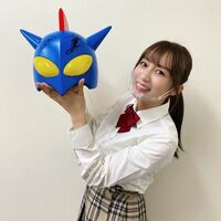 「ポーズもバッチリ」黒木ひかり、“アクション仮面”姿でポーズを決めたオフショットを披露