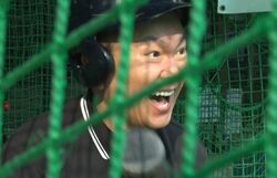 運動神経が良すぎるかまいたち山内、バッティングセンターで170キロの剛速球を一発キャッチ！「球が止まって見える」バッティングもうますぎて濱家も口あんぐり