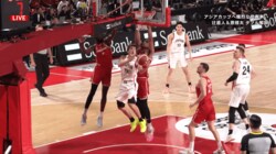流川楓かよ！ 華麗すぎる“超絶ダブルクラッチ”にファン歓喜「一家に一台欲しい西田優大」「上手かっこいい！って叫んだ」【バスケ男子日本代表】