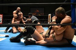 鈴木みのるとの50代コンビは侮れない！ベテラン・飯塚高史、魔性のスリーパーが復活し会場騒然