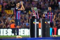 ブスケツ＆アルバが『カンプ・ノウ』に別れ…シャビ監督「2人はバルサのレジェンド」