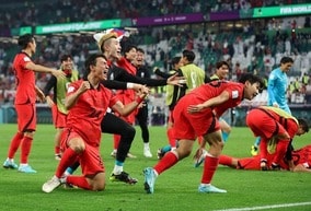 「日本代表を突き落としてから29年！」逆転でGS突破の韓国代表に母国メディアが熱狂！新たな “ドーハの奇跡”に認定【Ｗ杯】