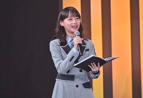 「似合いすぎやし可愛すぎ」日向坂46影山優佳が「日本代表アウェイユニフォーム姿」公開！ 「ポニテも良きすぎる」「ホワイトコーデ最高」とファン歓喜！