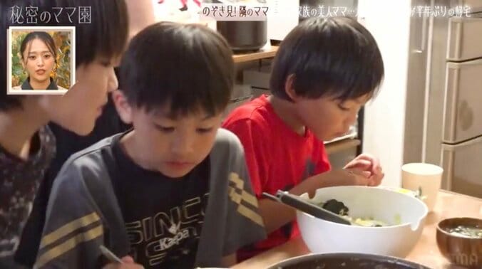 【写真・画像】“6人兄弟大家族”の美人ママ（34）、“月の食費は24万円”冷蔵庫の中身を公開し驚きの声「すごい綺麗に入ってる！」「パンパンだ！」　2枚目