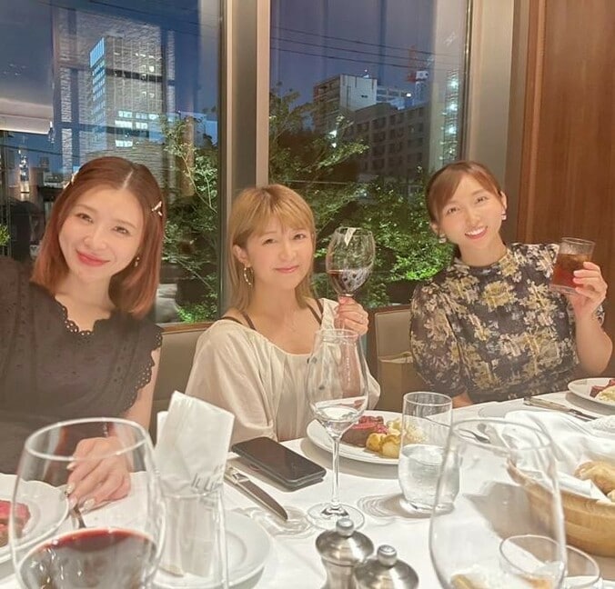  吉木りさ、矢口真里＆手島優らと女子会で豪華なディナーを堪能「笑いすぎてお腹痛かった」  1枚目