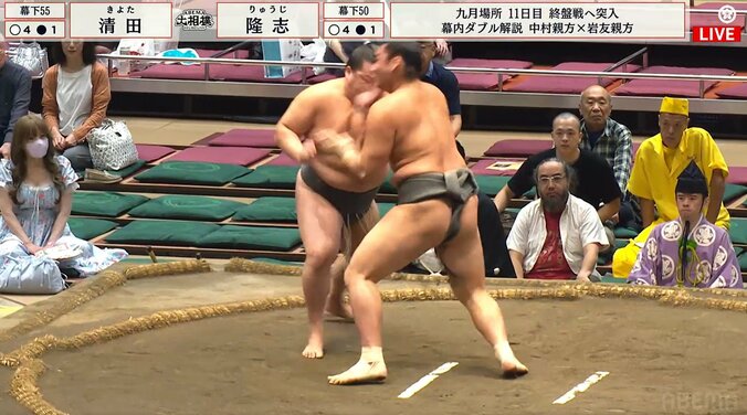 「取組中に気を失ってた」力士の真剣勝負で予期せぬアクシデント 強烈な張り手に土俵下でしばし動けず「ガクッときて心配」「威力恐るべし」 4枚目