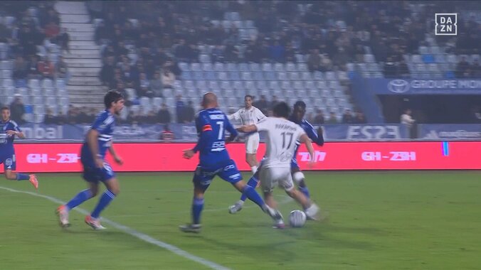 【映像】圧巻“2枚かわし”ドリブルからのフィニッシュ