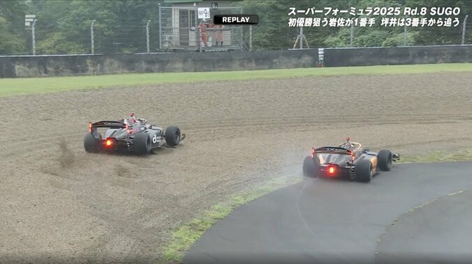 サーキット騒然！タイヤバリアに「刺さった」 雨で大荒れ…日本最速レースで「曲がらない」SC“再出動”招いた波乱の瞬間 3枚目