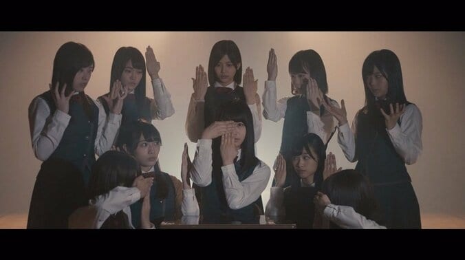 欅坂46、ドラマ主題歌「エキセントリック」MV公開！ 5枚目