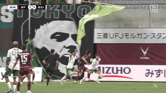 三笘薫かよ！ 神戸FWの“衝撃ドリブルシュート”にSNS騒然「バケモンやん」「日本に収まって良い器ではない」敵５人を翻弄したゴラッソの一部始終 5枚目