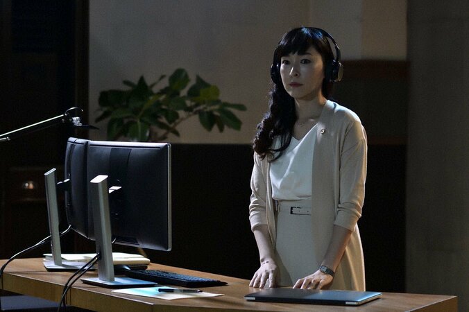 祐太郎（菅田将暉）が詩織（コムアイ）の死体を発見　残されたエンディングノートに書かれていたのは…『dele』第2話あらすじ（場面写真15枚） 12枚目