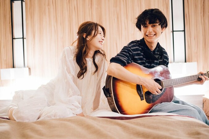 両想いになって初めての夜、若手女優とイケメン俳優がベッドの中で何度も交わすキス『ドラ恋～Kissing the tears away～』 4枚目