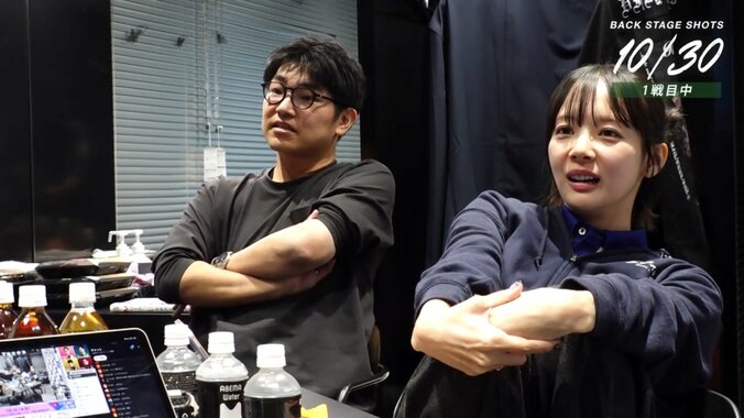 岡田紗佳、自宅感を漂わせるパーカー姿