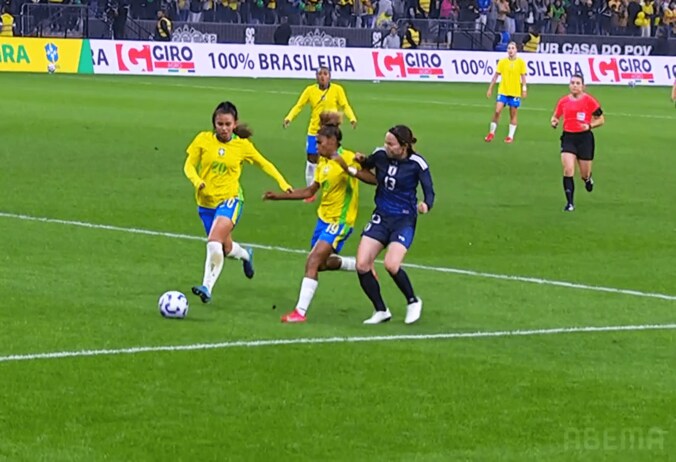 【写真・画像】「漫画かよ！」なでしこジャパンの“幻のゴール”に騒然！ ブラジル女子２人が渾身スライディングもゴールネット突撃→VARチェックでまさかの取り消し「よく見てたな…」　1枚目