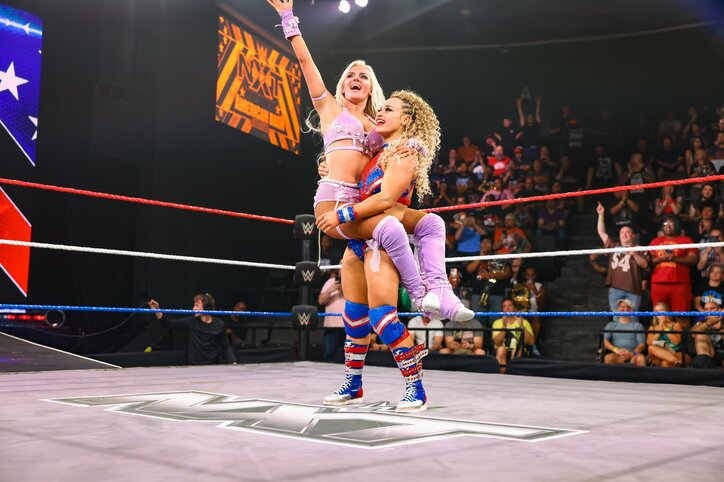 【映像】自慢のロングヘアーを“ジョキジョキ”非情攻撃の一部始終