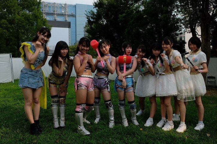 アイドルにも容赦はしない!アプガ(プロレス)に路上プロレスの洗礼 男色ディーノの「地獄門」に全員ダウン