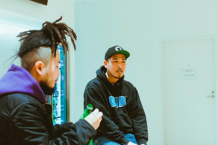 タイ移住を経てブレないスタイルを追求するDUSTY HUSKY「絶対に、過去の作品よりも今の自分のラップの方がかっこいい。それは分かってるんで」『股旅』制作秘話に迫る