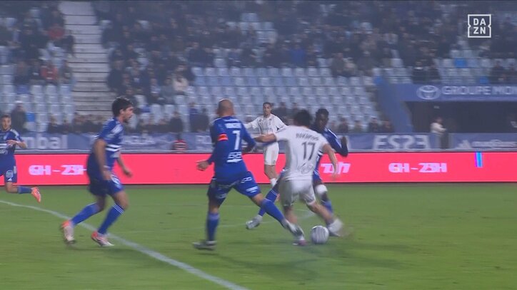 【映像】圧巻“2枚かわし”ドリブルからのフィニッシュ