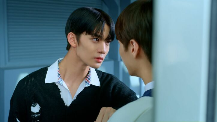 元Wanna OneのCIXメンバー ペ・ジニョン、ヒロインを待ち伏せし「会いたかった」と告白…視聴者興奮「かっこよすぎて無理」『@アカウントを削除しました』第15＆16話