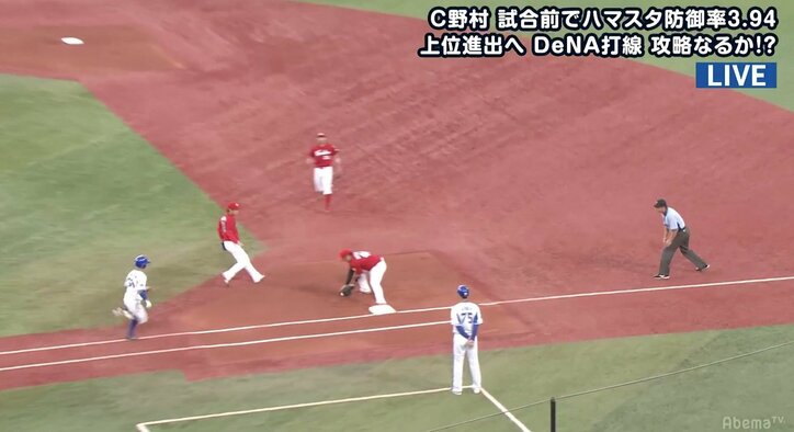 広島・野村の美技にファン「いや、これは珍プレーｗ」　絶妙なグラブトスを披露