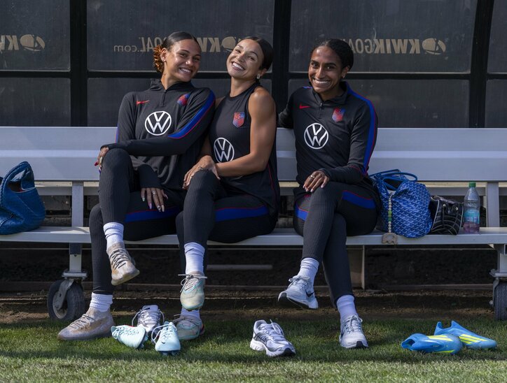 ロッドマン(左)とウィルソン(中央)を擁する前線は世界屈指の破壊力。(C)Getty Images