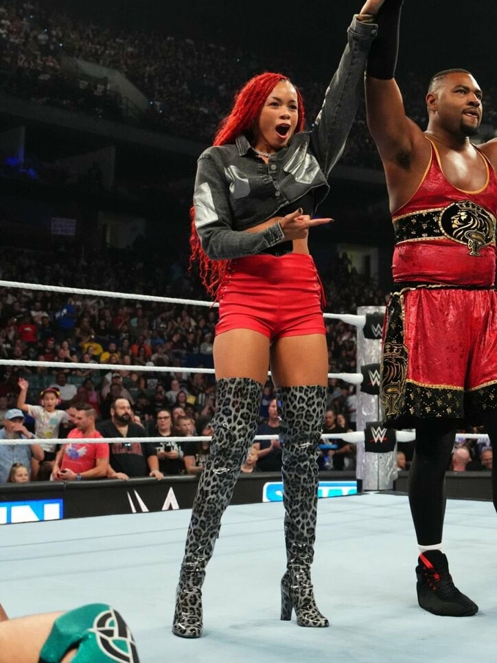 【画像】ラッパー兼女子レスラーの“ド派手水着ショット”