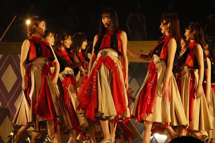 乃木坂46、結成10周年の記念日にメモリアル公演実施 ファンからのサプライズにキャプテン秋元真夏「言葉にならないくらいうれしい」と涙