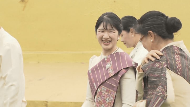【写真まとめ】民族衣装をまとって　笑顔にあふれた愛子さまのラオス訪問の様子をたっぷりと　端正なペールブルーで出発　乾杯は華やかなピンクで　そのファッションにも注目【初の外国公式訪問】