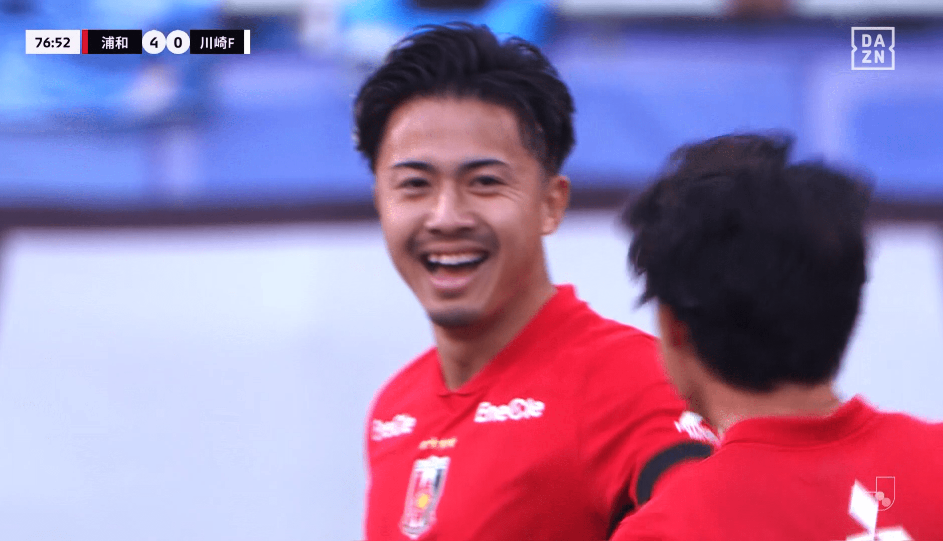 【写真・画像】J1最終節の“PK判定”が物議!「押してる」「そんな大袈裟な」広島DFが湘南MFに倒された瞬間をめぐってネット騒然 1枚目