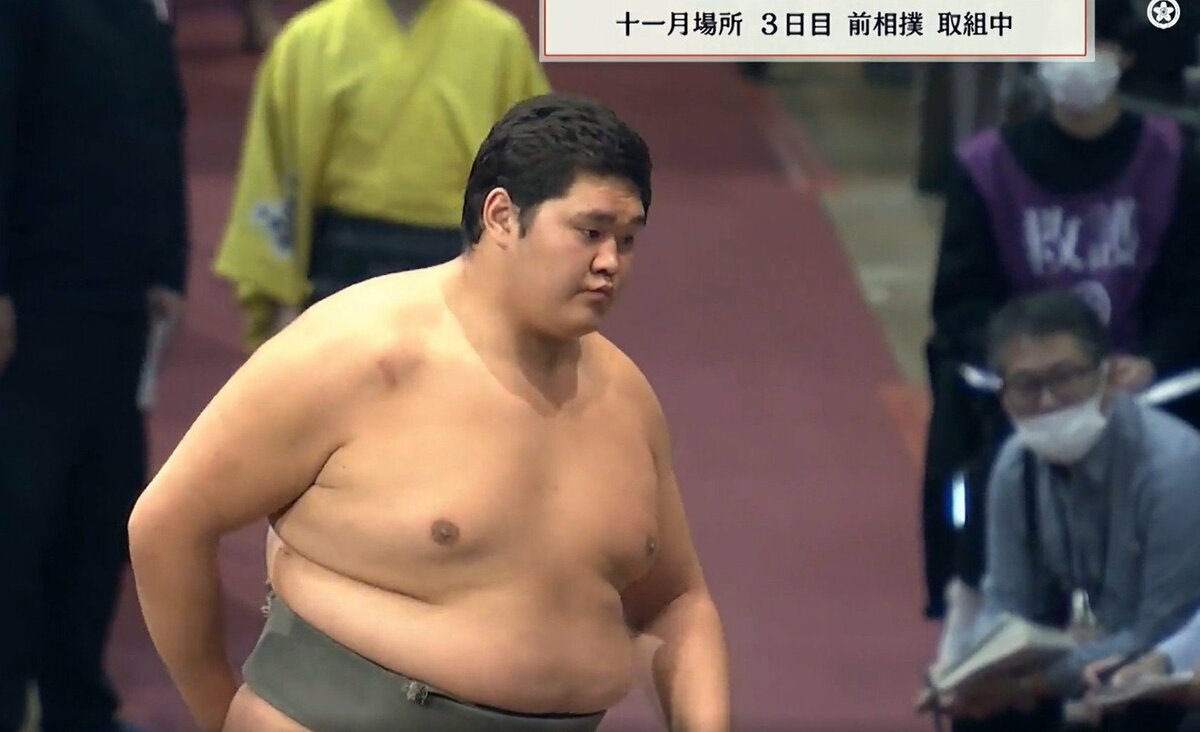 進撃の巨人」「デカすぎる…」前相撲、現役最長身の“規格外”新人力士に